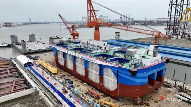 米乐M6网页版：全球首创！深海重器！“湛江湾1号”建成下水(图1)