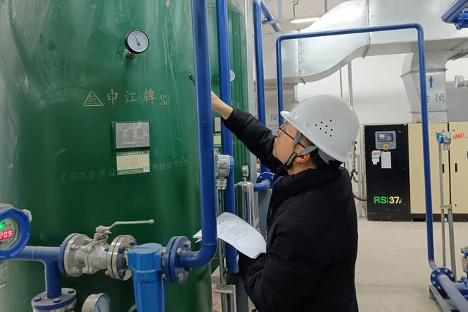 岳池县市场监管局扎实开展化工企业特种设备安全检查(图2)
