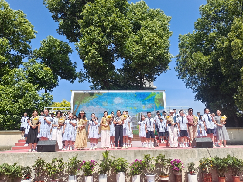 米乐M6：东至县东流镇中心学校庆“六一”国际儿童节文艺汇演(图1)