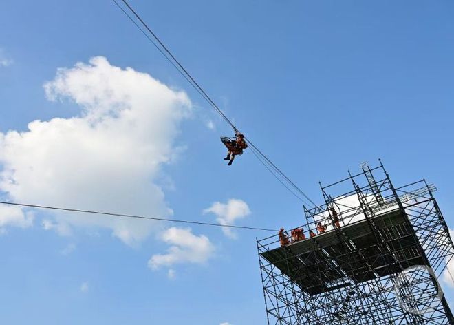 米乐M6网页版：来中央公园体验上百个应急项目！重庆2025年“安全生产月”活动正式启动(图3)