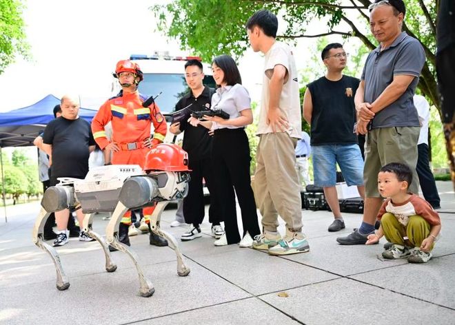 米乐M6网页版：来中央公园体验上百个应急项目！重庆2025年“安全生产月”活动正式启动(图1)