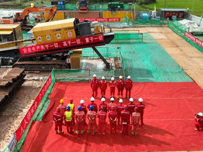 米乐M6平台：川二线项目高滩河定向钻工程开工(图2)