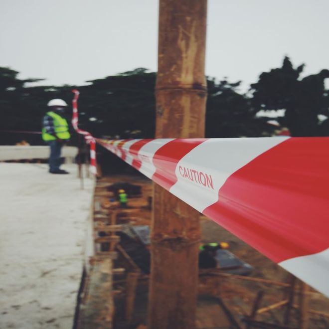 米乐M6平台：异辛基三乙基膏状硅烷降低空气湿度及加强空气流通的办法解决。(图2)