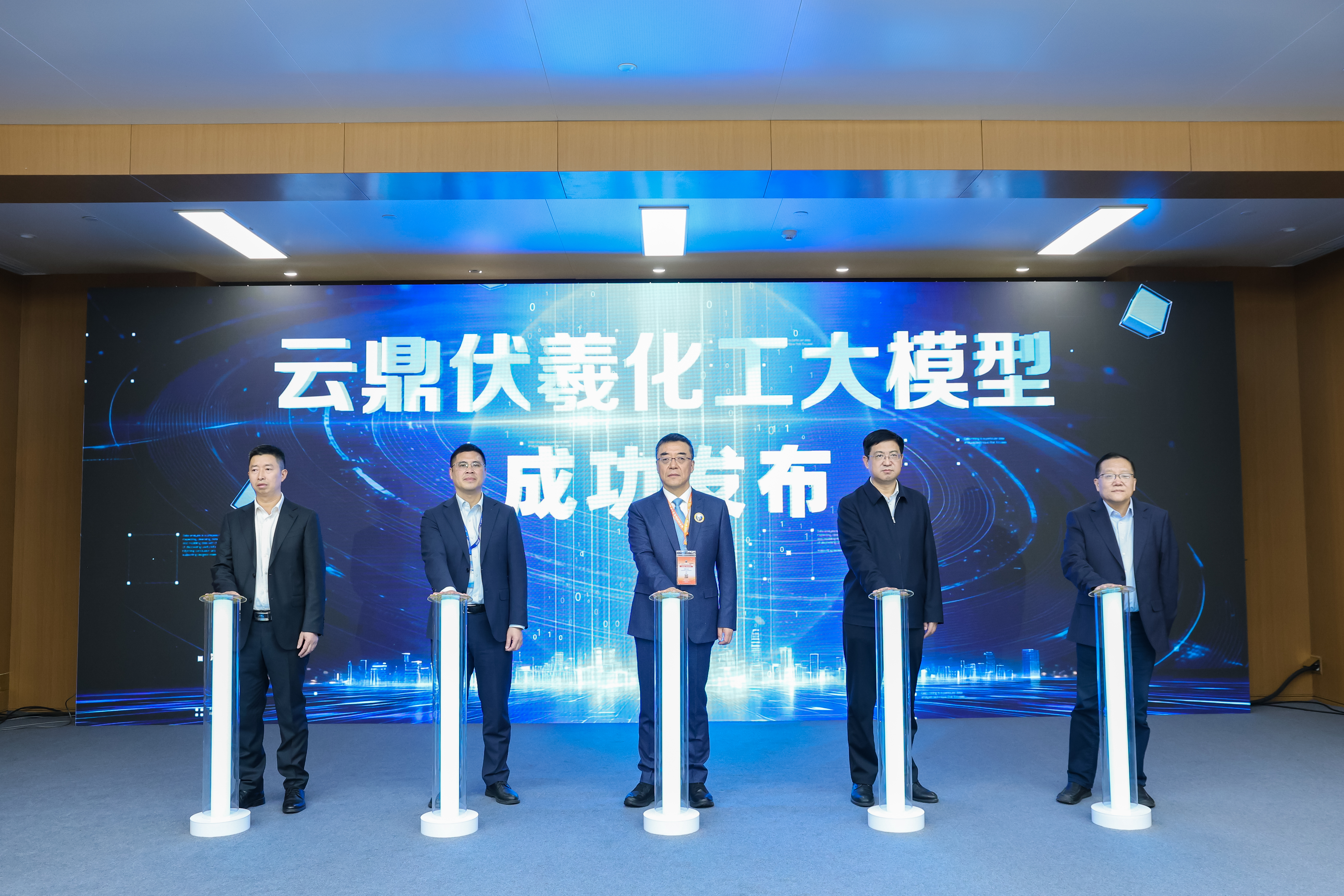 米乐M6：近万件煤炭技术与装备产品亮相第二十一届中国国际采矿展开幕(图1)