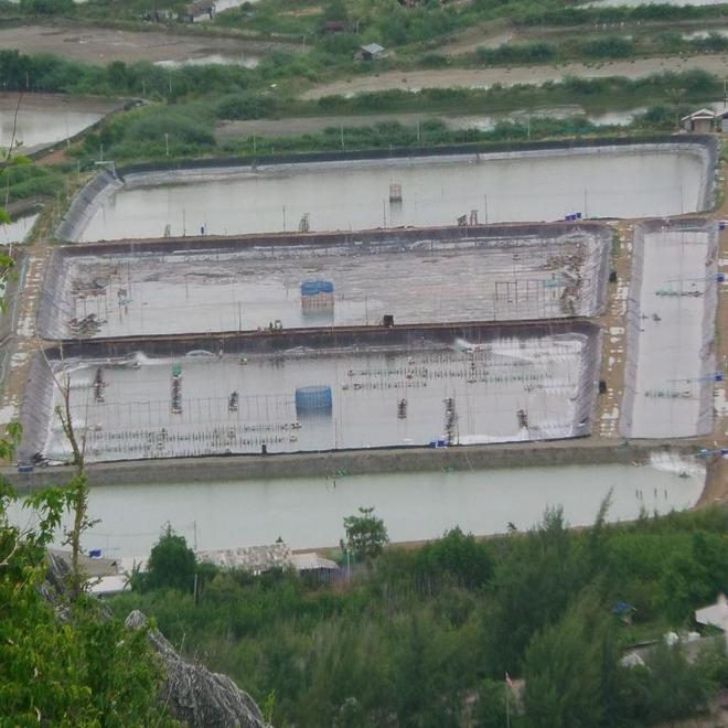 水性环氧树脂厚浆漆松动及鼓包等先将其铲平(图2)