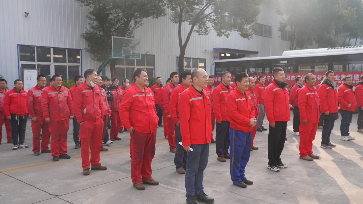 襄城区举办技能培训学子结业欢送会助力襄阳磷化工千亿级产业集群建设(图3)