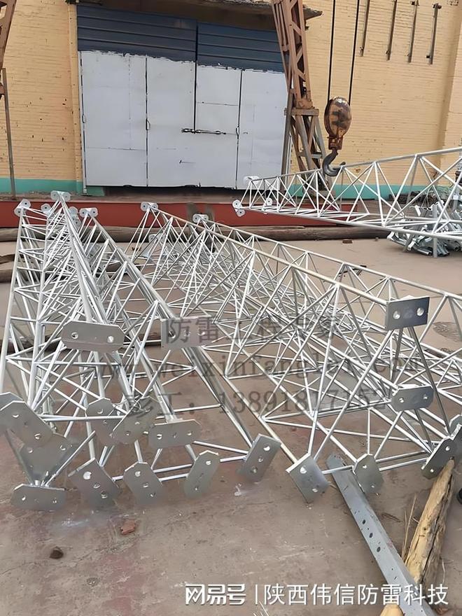 米乐M6网页版：通信基站防雷方案：25米GJT三角避雷塔(图1)