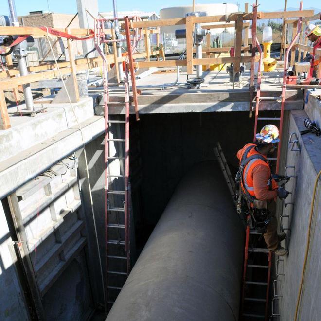 封闭型环氧底漆适用于水下或地下管道等金属设施(图2)