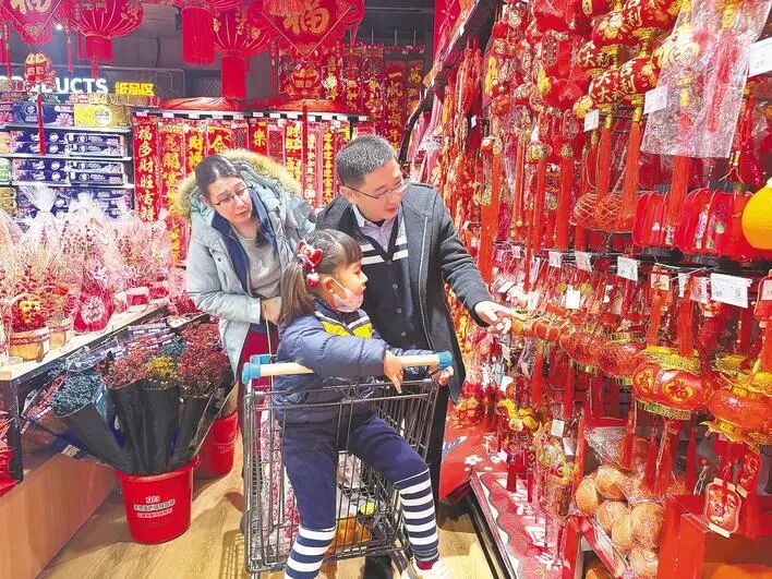 新春走基层丨“成为中国人”火了！老外涌进江边小城过年(图3)