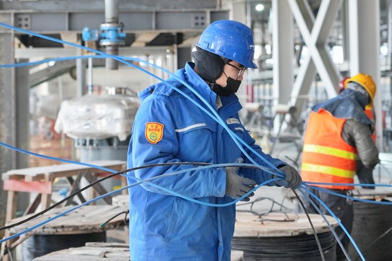 米乐M6平台：让国产“工业心脏”跳得更强——齐鲁科力8000吨高性能催化新材料项目建设投产侧记_山东_大众网(图1)