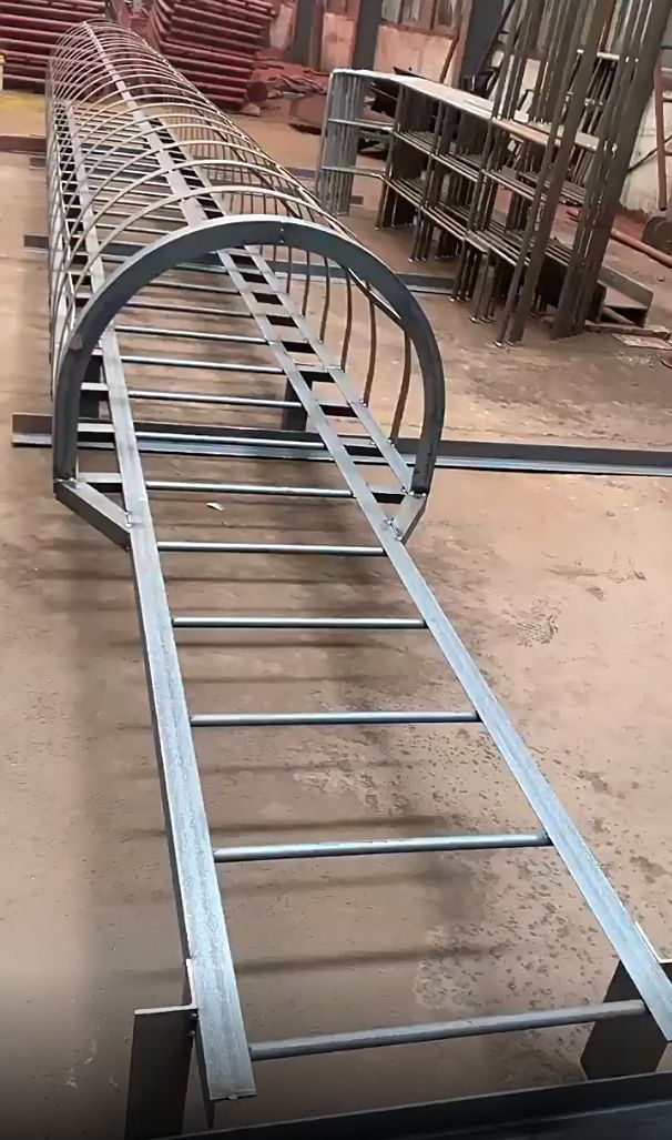 吉林安全爬梯｜河北荣锦玻璃钢有限公司推荐实力厂家防护系统对比(图1)