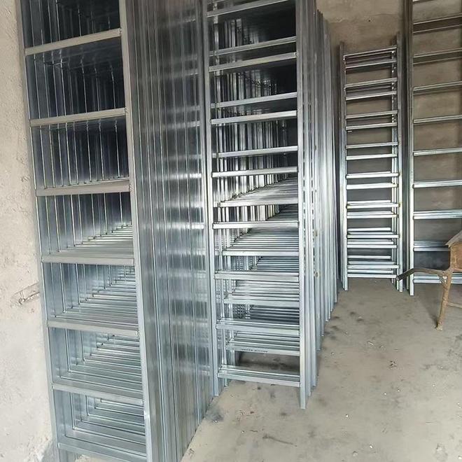 石家庄钢直梯生产厂家实力对比—河北荣锦玻璃钢有限公司领跑行业(图1)