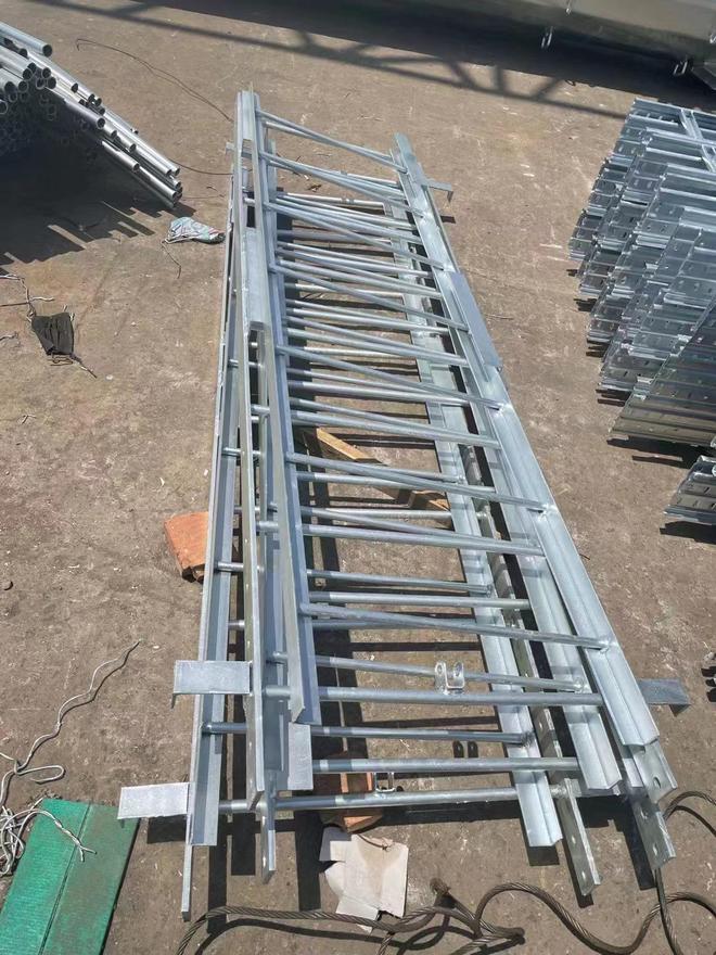 石家庄钢直梯生产厂家实力对比—河北荣锦玻璃钢有限公司领跑行业(图2)