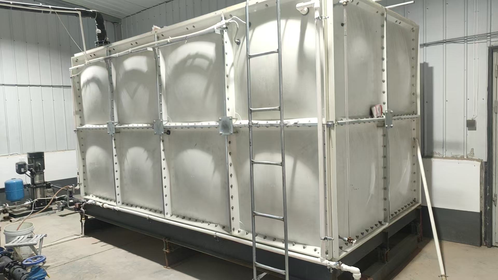 米乐M6：2026年新疆玻璃钢储罐市场深度解析与高性价比供应商精选指南(图1)